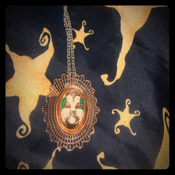 White and green enamel mask pendant - Picture 1 of 4